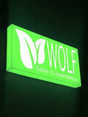 Werbe-Leuchtkasten Montage, Leuchtkasten Installation, Lichtreklame kaufen, Werbe-Leuchtkasten kaufen, LED-Leuchtkästen, Werbe-Leuchtkasten