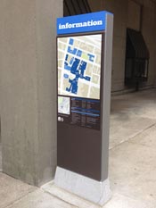 Video Wall Displaypylon in Dresden für großflächige digitale Markenpräsenz an technologie- und unternehmensnahen Standorten